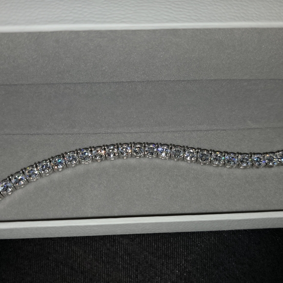 β¨ Luxury Moissanite Tennis Bracelet | 5mm | S925 Silver | Rhodium Finish β¨ - Picture 3 of 3